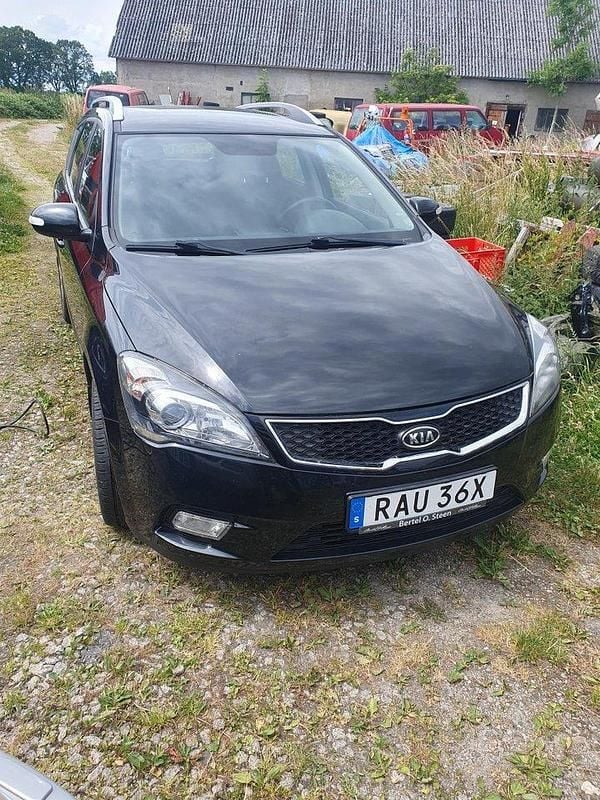 Svart Begagnad 2010 Kia Ceed Sportswagon 4 Kombi | 48 000 kr (Superpris) - Bild 1/4