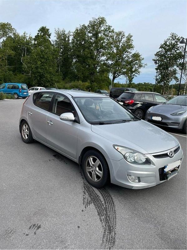 Begagnad 2010 Hyundai i30 Halvkombi | 45 000 kr (Marknadspris) - Bild 1/3
