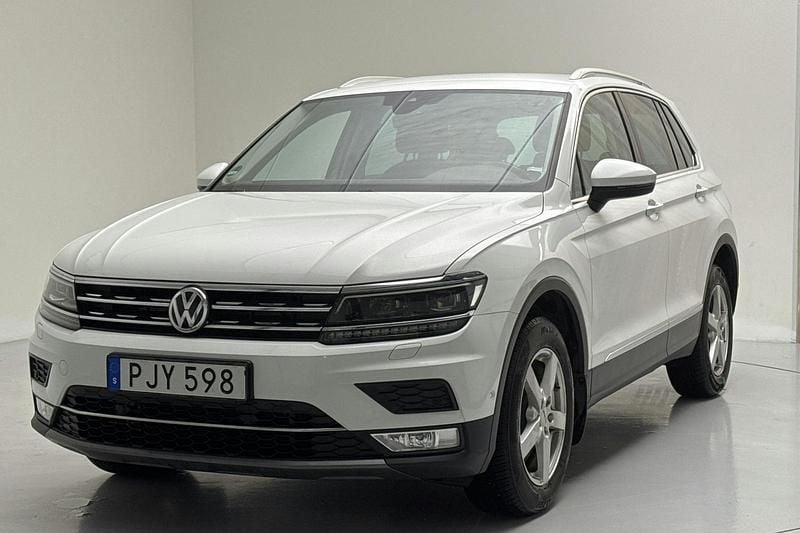 Vit Begagnad 2017 VW Tiguan SUV | 214 900 kr (Bra pris) - Bild 1/4