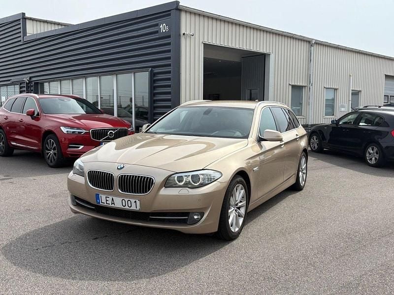 Ljusbrun (brun) Begagnad 2011 BMW 520 Kombi | 79 900 kr (Marknadspris) - Bild 1/4