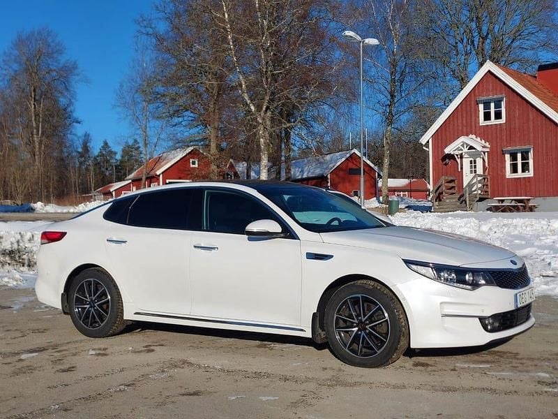 Begagnad Kia Optima 141 HK (103 kW) 2016 Pearl white