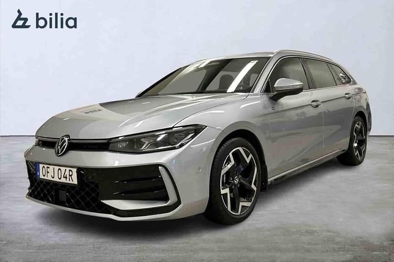 Silver Begagnad 2025 VW Passat Kombi | 429 400 kr - Bild 1/1