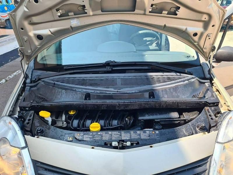 Begagnad Renault Modus 112 HK (82 kW) 2006 Ljusgrå Minibuss