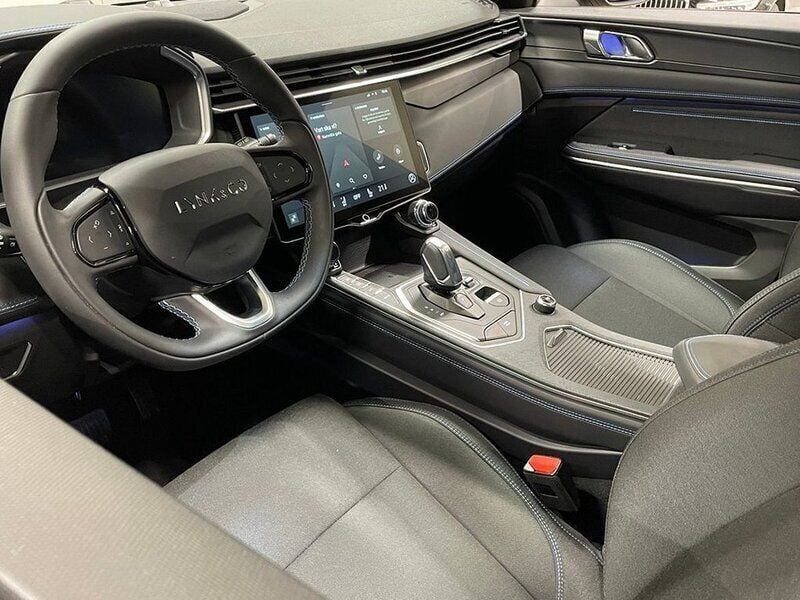 Svart Begagnad 2024 Lynk & Co 01 SUV | 344 800 kr (Marknadspris) - Bild 1/4