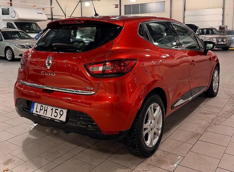 Begagnad Renault Clio IV 90 HK (66 kW) 2014 Röd Halvkombi