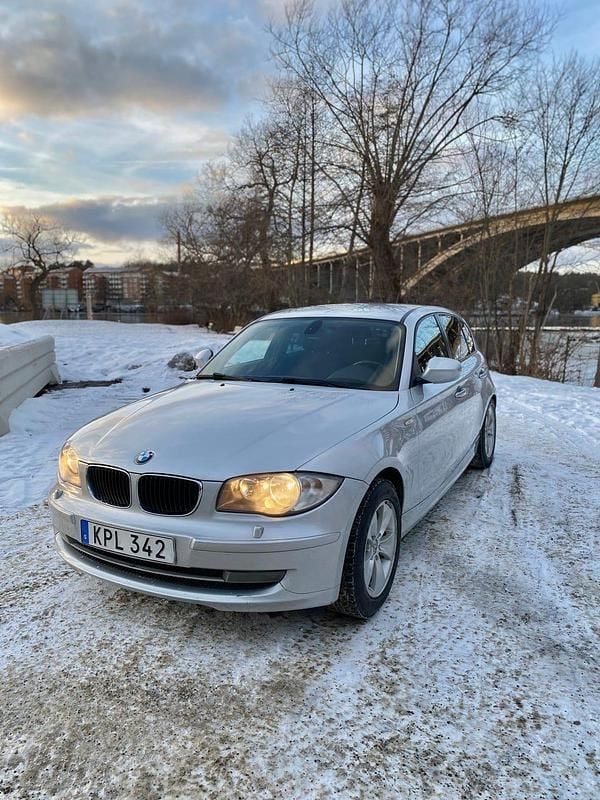 Begagnad BMW 118 143 HK (105 kW) 2010 Halvkombi