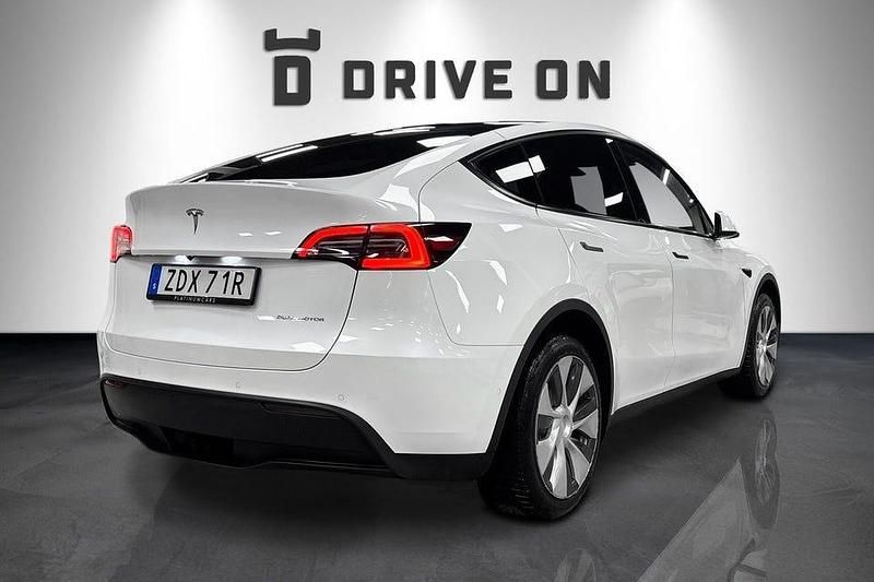 Begagnad Tesla Model Y Long Range AWD 378 kW (514 HK) 2022 Vit SUV