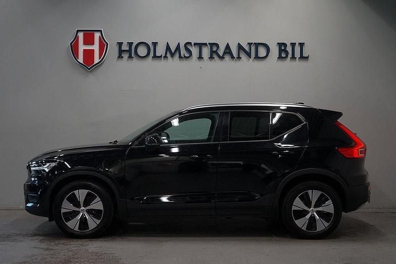 Svart Begagnad 2020 Volvo XC40 Momentum SUV | 249 900 kr (Superpris) - Bild 1/4