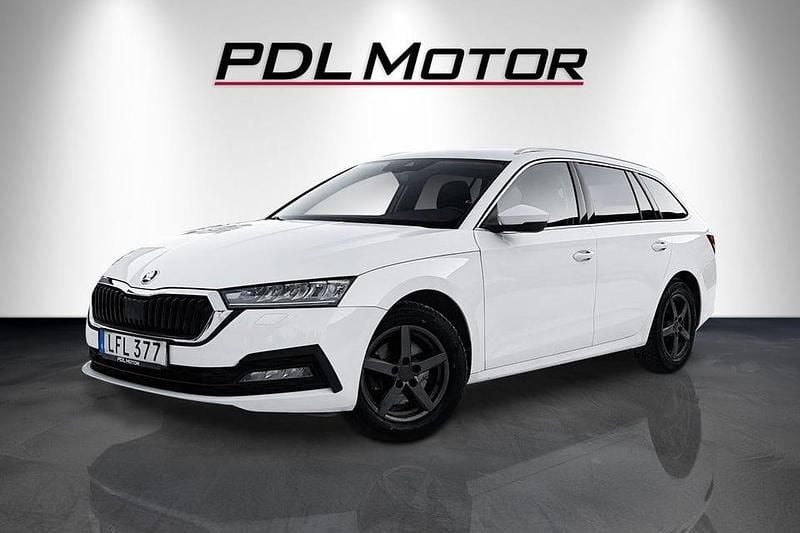 Vit Begagnad 2022 Skoda Octavia Kombi | 289 900 kr (Dyr) - Bild 1/4