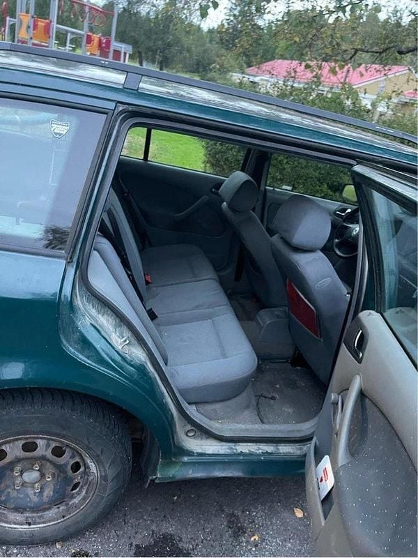 Grön Begagnad 2001 Skoda Octavia Tour Kombi | 13 000 kr (Marknadspris) - Bild 1/4