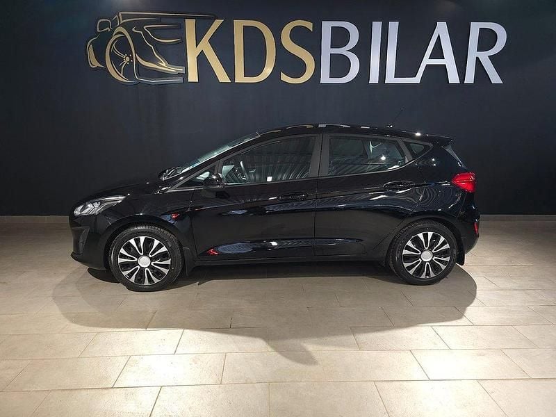 Svart Begagnad 2018 Ford Fiesta Trend Halvkombi | 99 500 kr (Marknadspris) - Bild 1/4