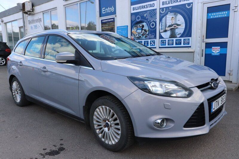 Grå Begagnad 2013 Ford Focus Titanium Kombi | 64 900 kr (Marknadspris) - Bild 1/4