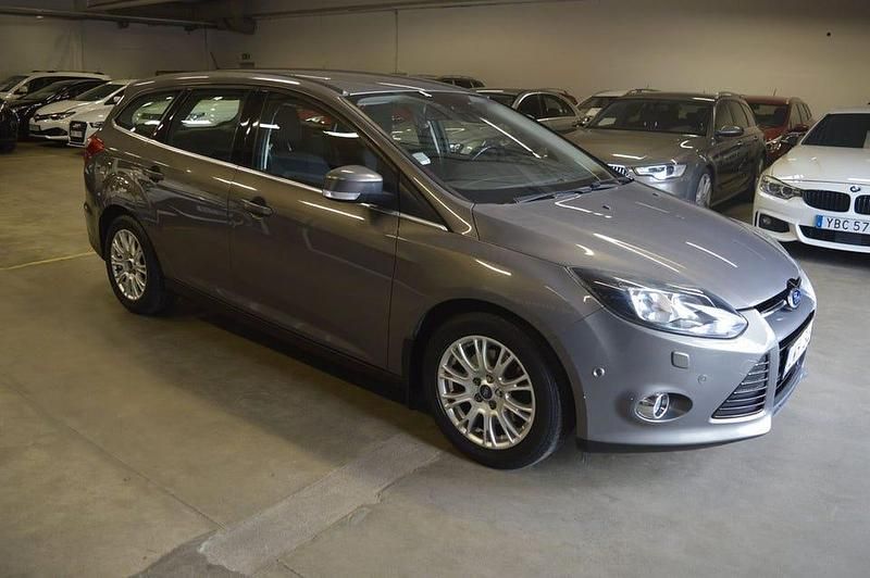 Begagnad Ford Focus Titanium 126 HK (92 kW) 2012 Brun Kombi