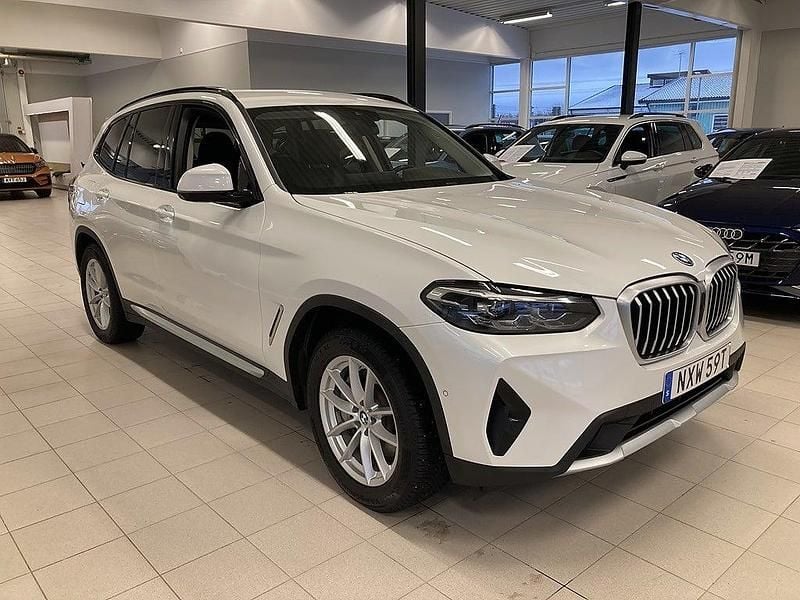 Vit Begagnad 2023 BMW X3 SUV | 384 900 kr (Superpris) - Bild 1/4