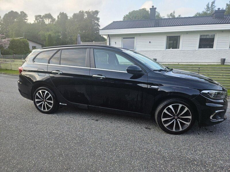 Svart Begagnad 2020 Fiat Tipo Kombi | 95 000 kr (Superpris) - Bild 1/3