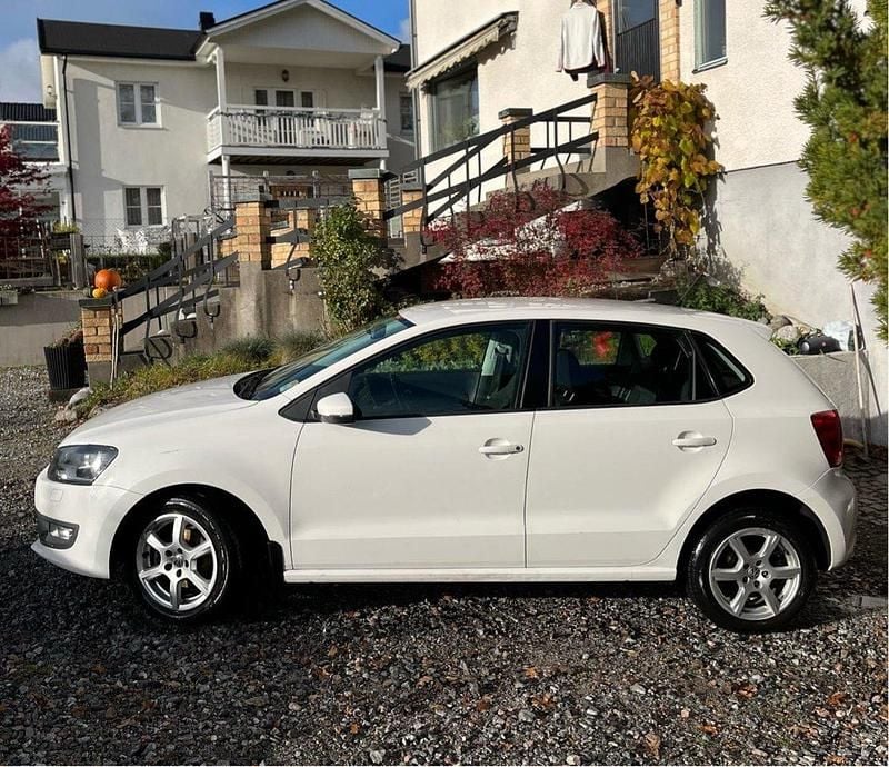 Vit Begagnad 2012 VW Polo Halvkombi | 50 000 kr (Bra pris) - Bild 1/4