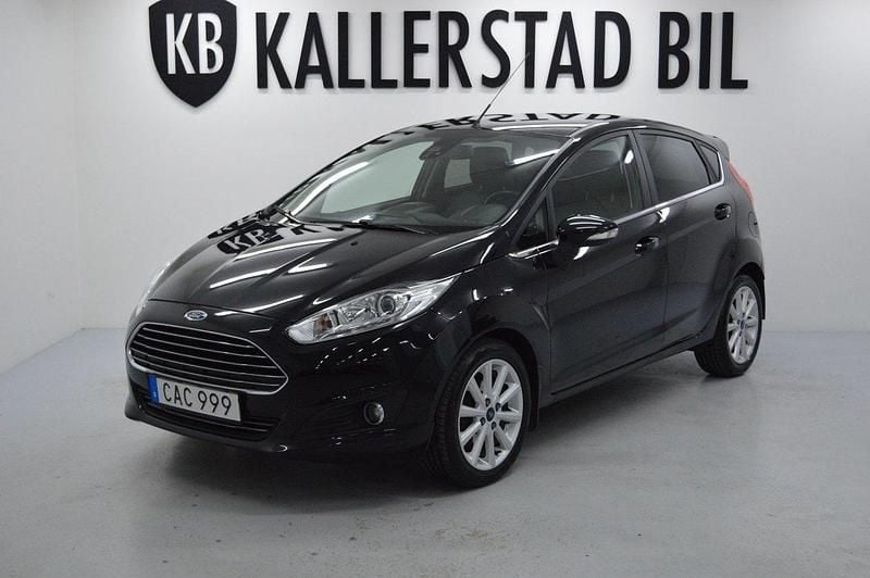 Svart Begagnad 2015 Ford Fiesta Titanium Halvkombi | 79 900 kr (Marknadspris) - Bild 1/4
