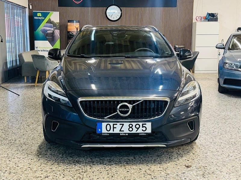 Begagnad Volvo V40 CC Summum 190 HK (139 kW) 2017 Blå Kombi