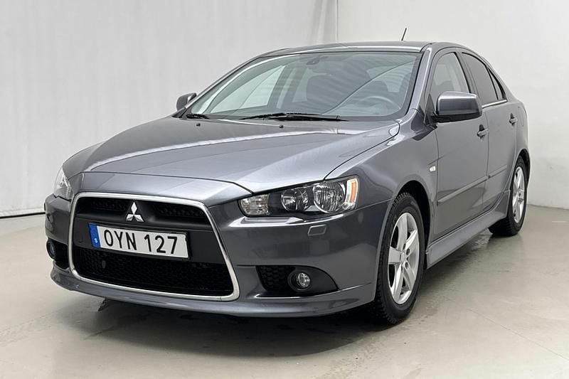 Mörkgrå Begagnad 2011 Mitsubishi Lancer Sportback Inform | 82 000 kr (Lite dyr) - Bild 1/4