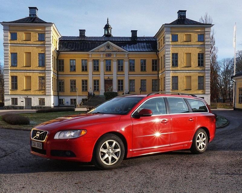 Röd Begagnad 2012 Volvo V70 Momentum Kombi | 52 000 kr (Marknadspris) - Bild 1/4