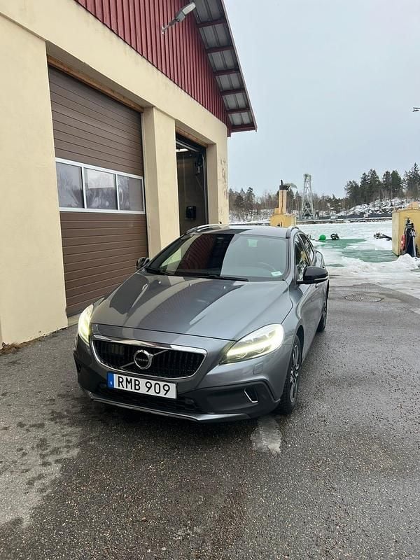 Begagnad Volvo V40 CC 150 HK (110 kW) 2018 Grå Kombi