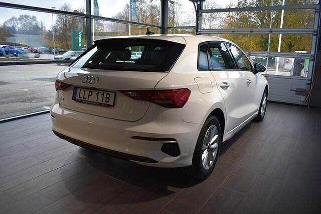 Begagnad Audi A3 Proline 150 HK (110 kW) 2023 Ibisvit Sedan