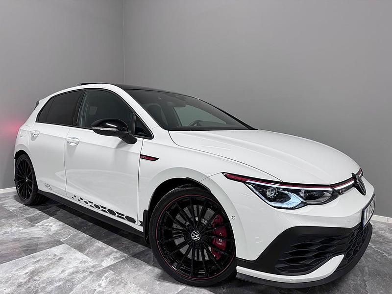 Vit Begagnad 2022 VW Golf VIII GTI Clubsport Halvkombi | 389 900 kr (Bra pris) - Bild 1/4