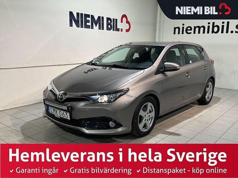Brun Begagnad 2015 Toyota Auris Active Halvkombi | 129 900 kr (Lite dyr) - Bild 1/3