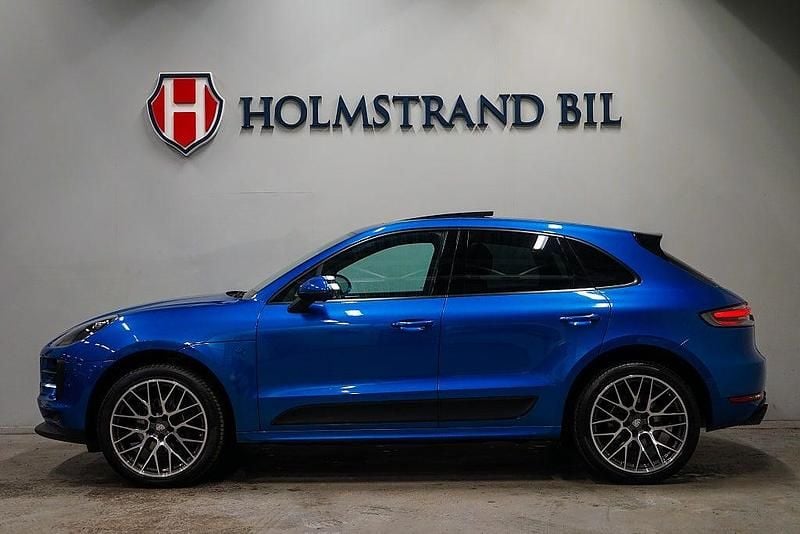 Blå Begagnad 2020 Porsche Macan SUV | 509 900 kr (Marknadspris) - Bild 1/4