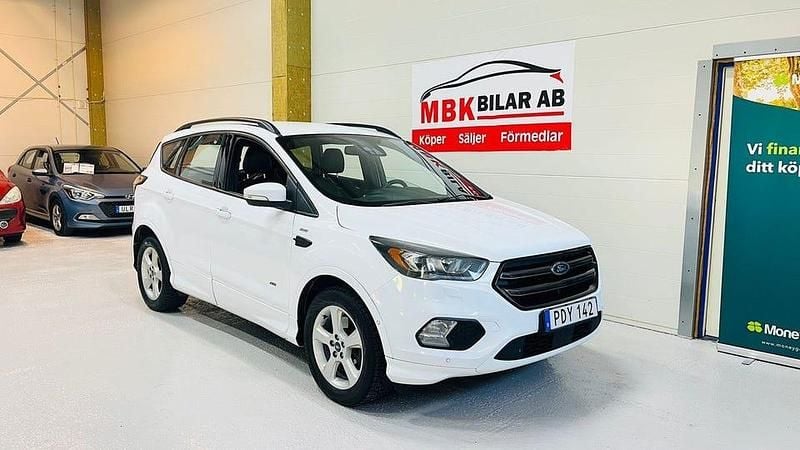 Vit Begagnad 2017 Ford Kuga ST-Line SUV | 99 900 kr (Bra pris) - Bild 1/4