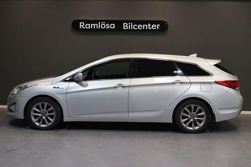 Silver Begagnad 2014 Hyundai i40 Kombi | 79 900 kr (Marknadspris) - Bild 1/4