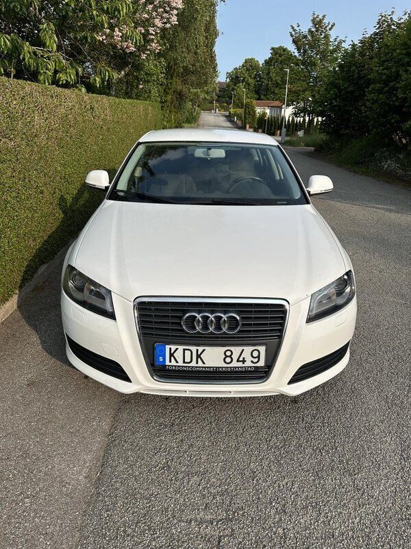 Vit Begagnad 2010 Audi A3 Sportback Halvkombi | 75 000 kr (Marknadspris) - Bild 1/4