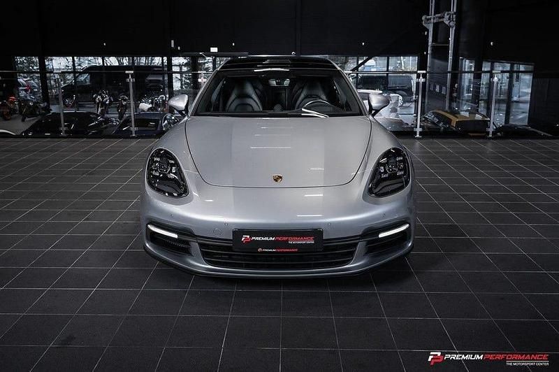 Begagnad Porsche Panamera 4 Sport Turismo 462 HK (339 kW) 2019 Dolomite silver metallic Sedan
