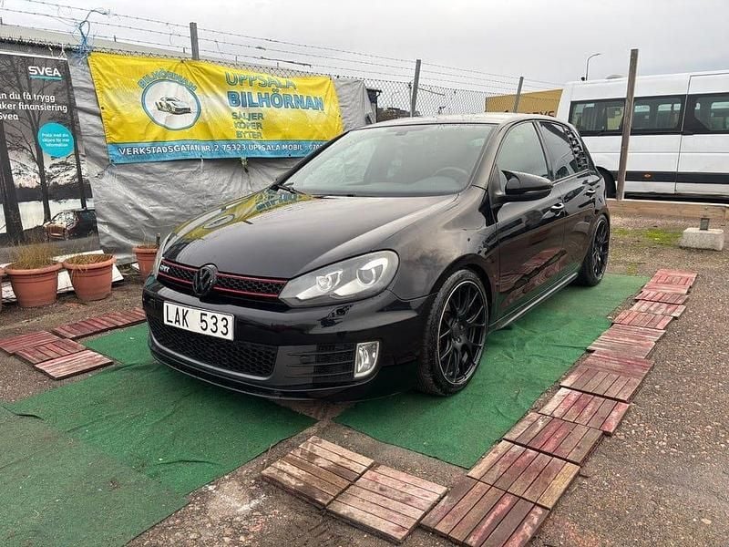 Svart Begagnad 2010 VW Golf VI GTI Halvkombi | 98 900 kr (Marknadspris) - Bild 1/4