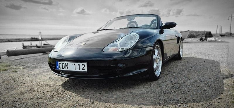 Svart Begagnad 2004 Porsche Boxster Cab | 159 000 kr - Bild 1/4