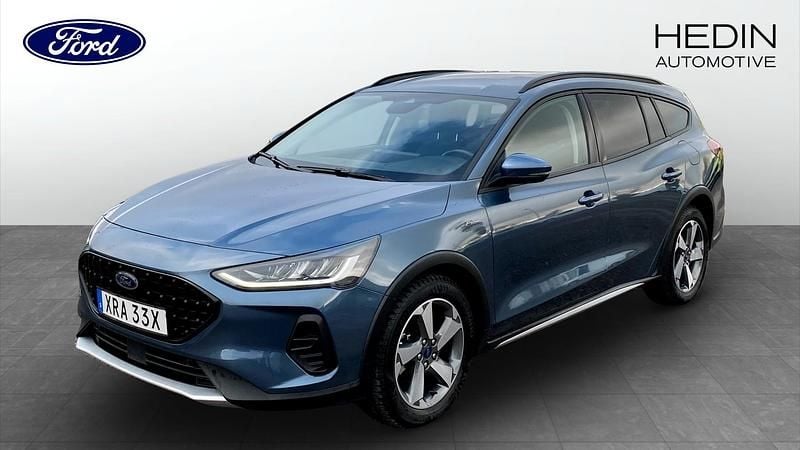 Blå Begagnad 2023 Ford Focus Active Kombi | 204 900 kr (Bra pris) - Bild 1/4