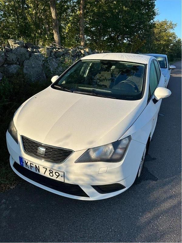 Vit Begagnad 2016 Seat Ibiza Style Halvkombi | 76 900 kr (Marknadspris) - Bild 1/2