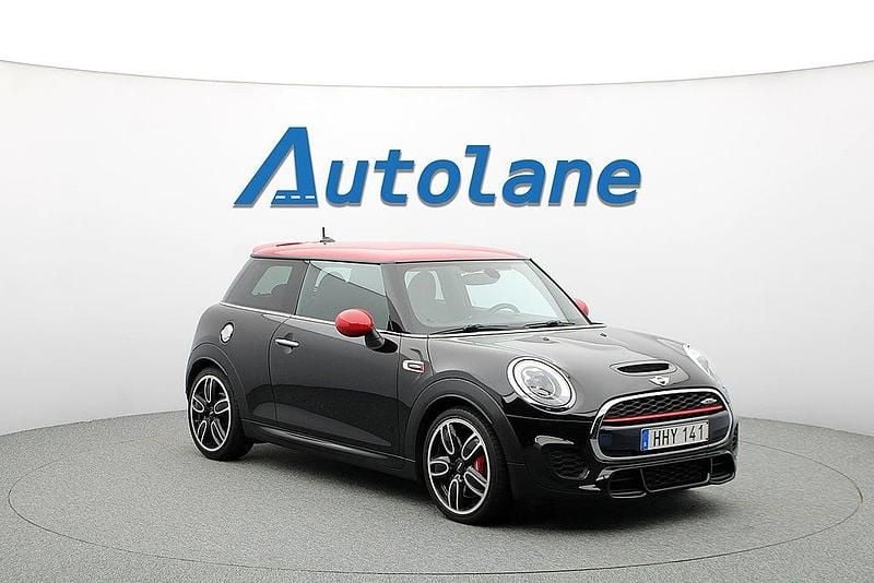 Svart (midnight black metallic) Begagnad 2015 Mini John Cooper Works Chili Halvkombi | 189 900 kr (Marknadspris) - Bild 1/3