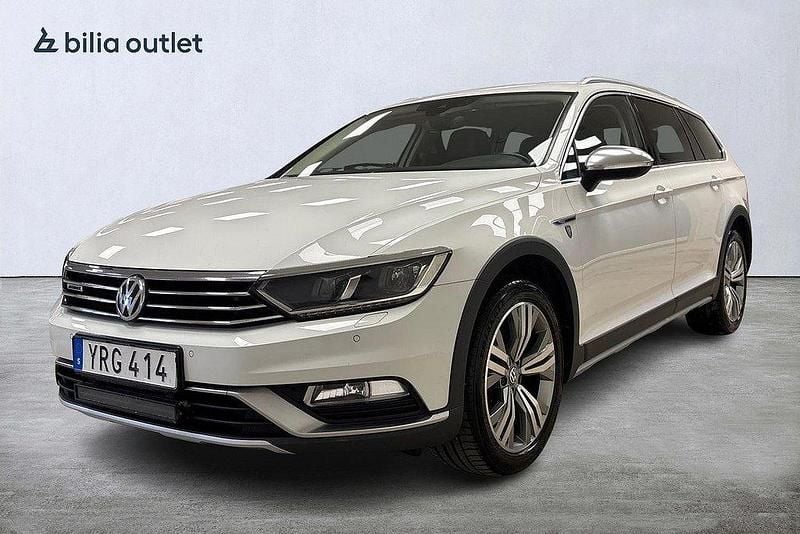Vit Begagnad 2017 VW Passat Alltrack Executive Kombi | 194 000 kr (Marknadspris) - Bild 1/3