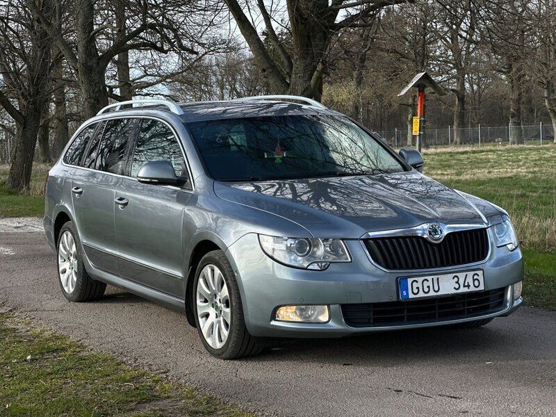 Silver Begagnad 2010 Skoda Superb Elegance Kombi | 59 900 kr (Marknadspris) - Bild 1/4