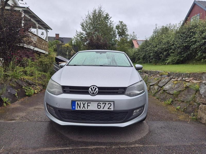 Silver Begagnad 2014 VW Polo Halvkombi | 65 000 kr (Marknadspris) - Bild 1/4