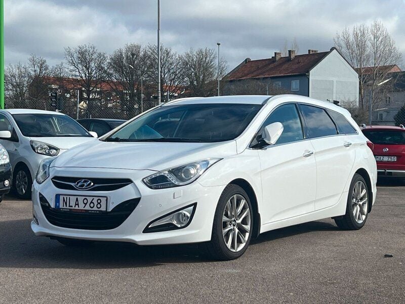 Vit Begagnad 2014 Hyundai i40 Kombi | 89 900 kr (Marknadspris) - Bild 1/4