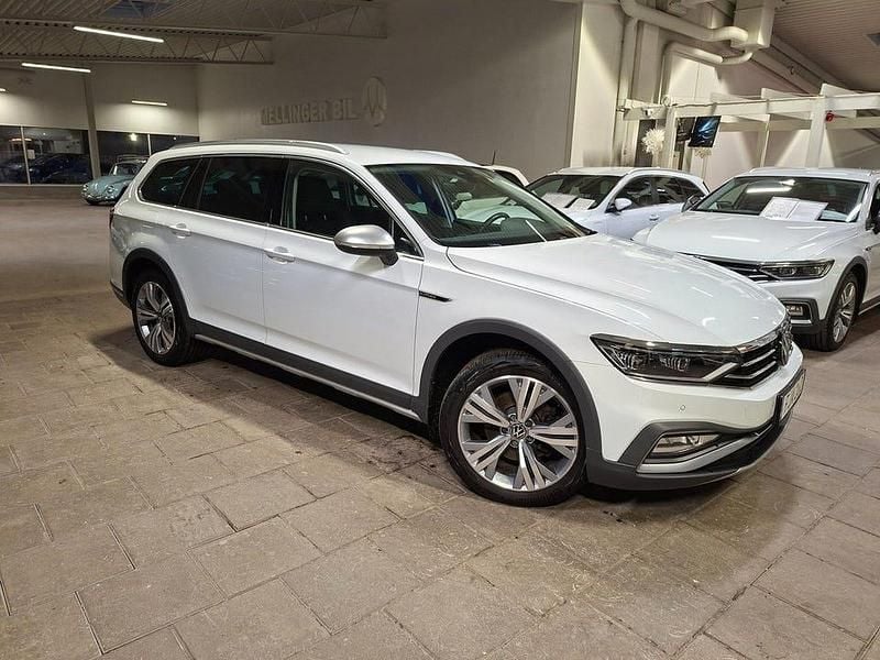 Vit Begagnad 2023 VW Passat Alltrack Edition Kombi | 244 000 kr (Superpris) - Bild 1/4