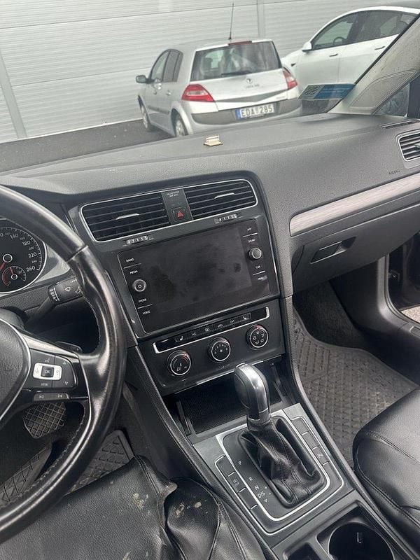 Svart Begagnad 2019 VW Golf VII Kombi | 75 000 kr - Bild 1/4