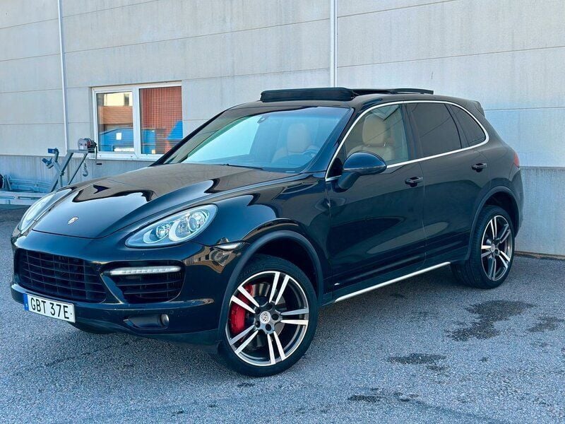 Svart Begagnad 2013 Porsche Cayenne Turbo SUV | 199 000 kr - Bild 1/4
