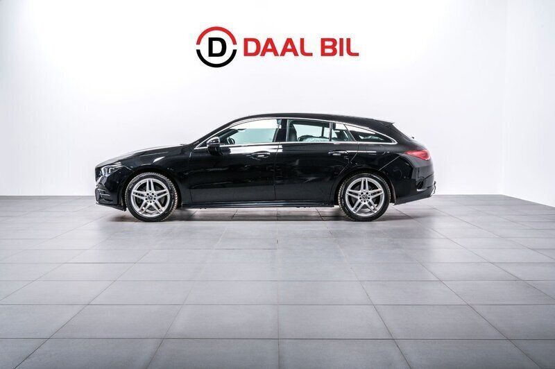 Svart Begagnad 2021 Mercedes CLA250e Shooting Brake AMG Kombi | 309 700 kr (Marknadspris) - Bild 1/4