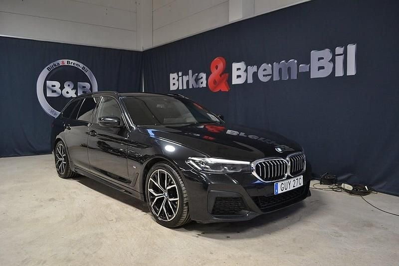 Svart Begagnad 2021 BMW 520 M Sport Kombi | 355 000 kr (Marknadspris) - Bild 1/4