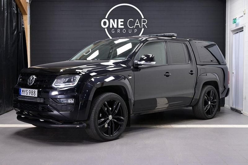 Svart Begagnad 2018 VW Amarok Aventura Pickup | 359 700 kr (Marknadspris) - Bild 1/4