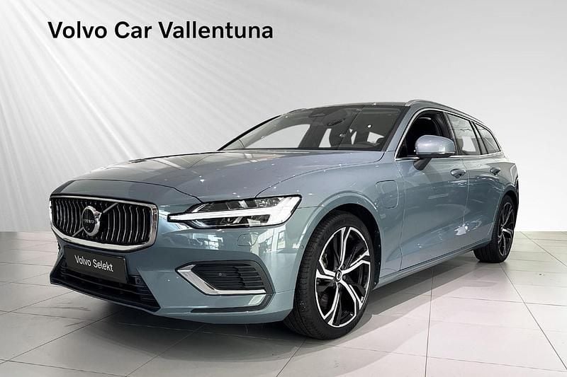 Grå Begagnad 2022 Volvo V60 Core Kombi | 359 900 kr (Bra pris) - Bild 1/3