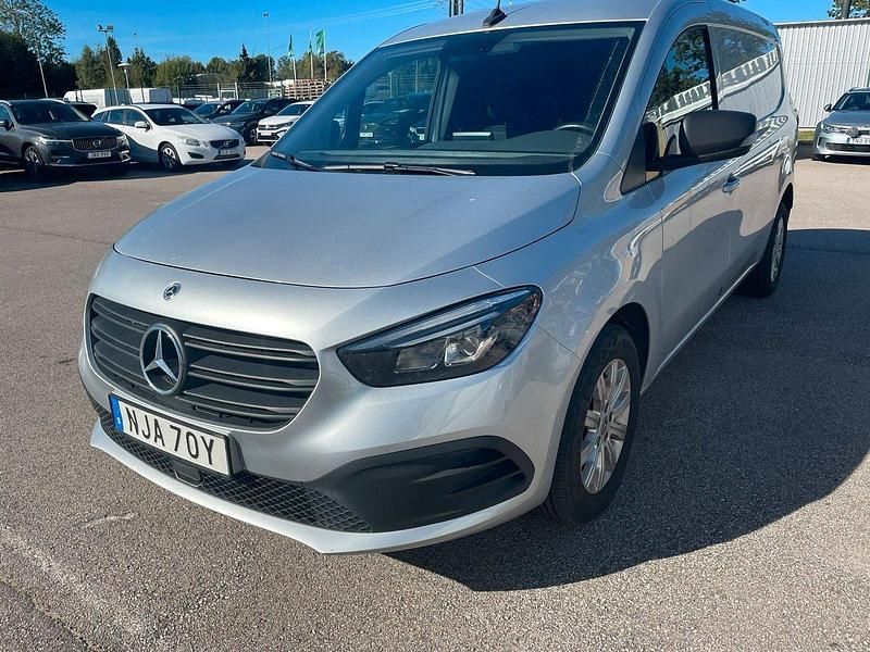Silver (silver metallic) Begagnad 2024 Mercedes Citan 110 Van | 345 000 kr - Bild 1/2